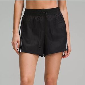 NWT lululemon License to Train Lightweight Short 4”